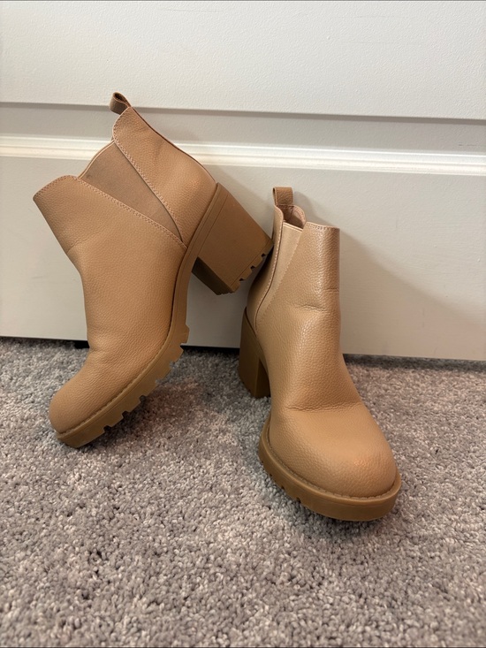 Shoes - Women's Neutral Taupe Chelsea Block Heel Booties